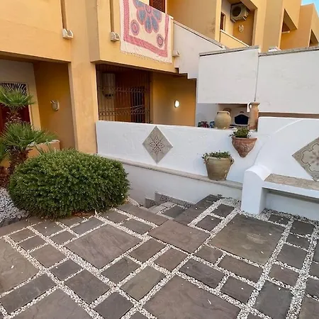 Apartment Con Giardino A Due Passi Dal Mare. *